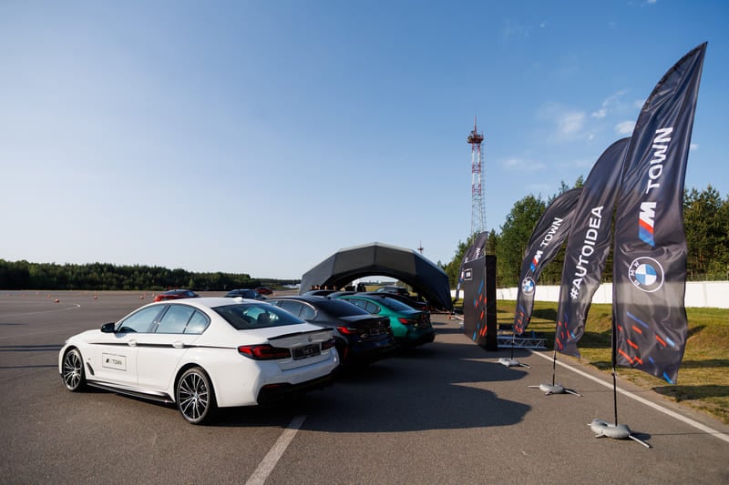 Шатры для автошоу
